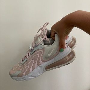 NIKE REACT in light pink